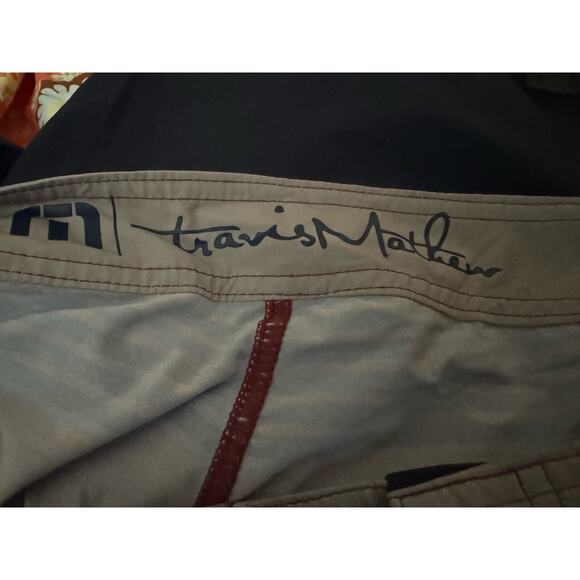 Travis Mathew Men's Swim Trunks Sz 35 Blue Colorful Striped No Liner Back Pocket - Picture 6 of 6